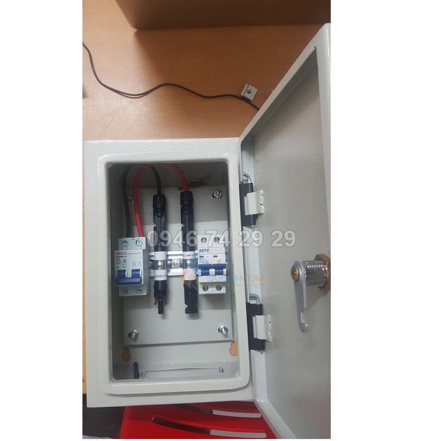 Tủ đấu nội hệ thống điện mặt trới 3kw ( CB DC + AC + cầu chì )